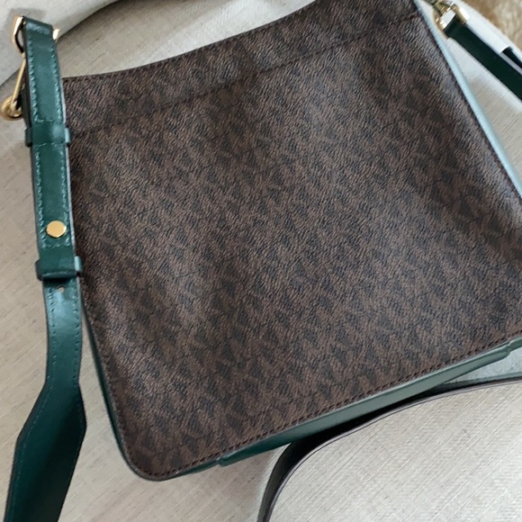 Michael Kors Gloria Pocket Crossbody - Picture 4 of 13